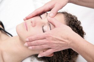 Reiki-Behandlungen von Reiki-Meistern und Zen-Reiki im Ratgeber Wellness